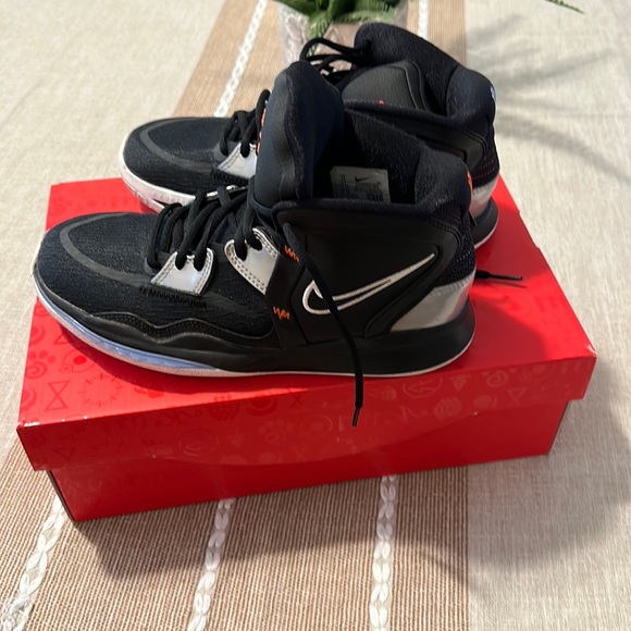 Kyrie Infinity Basketball Sneakers - Picture 1 of 7